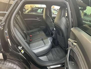Audi E-tron S — photo 10