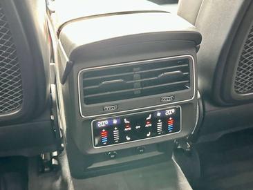 Audi SQ8 Competition Plus — photo 28