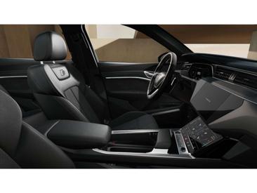 Audi Q8 E-tron Sportback Advanced 50 — photo 6