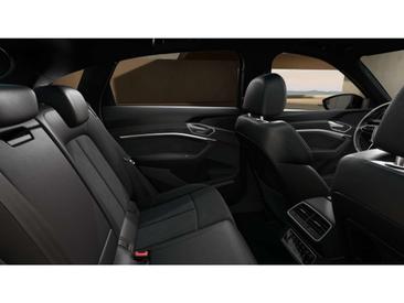 Audi Q8 E-tron Sportback Advanced 50 — photo 7