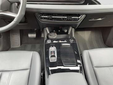 Audi Q6 E-tron — photo 5