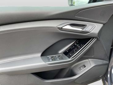 Audi Q6 E-tron — photo 11