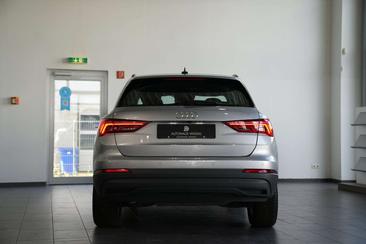 Audi Q3 45 TFSI E — photo 7