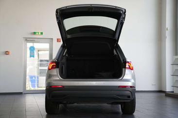 Audi Q3 45 TFSI E — photo 8