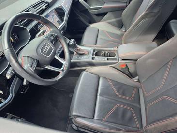 Audi Q3 S Line 35 TDI — photo 11