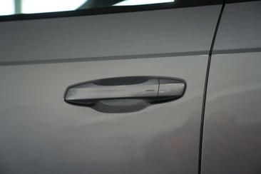 Audi Q3 45 TFSI E — photo 11