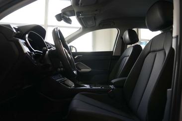 Audi Q3 45 TFSI E — photo 12