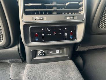 Audi Q8 S Line 50 TDI — photo 11