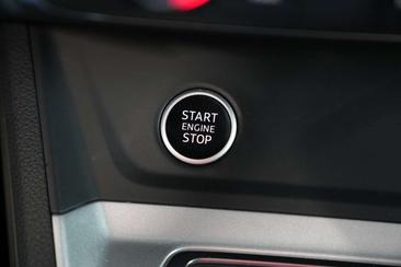 Audi Q3 45 TFSI E — photo 23