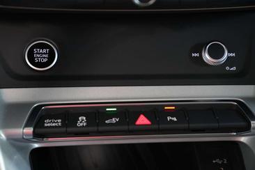 Audi Q3 45 TFSI E — photo 24