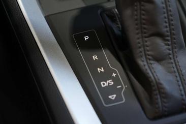 Audi Q3 45 TFSI E — photo 25
