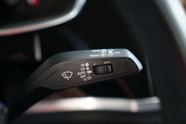 Audi Q3 45 TFSI E — photo 29