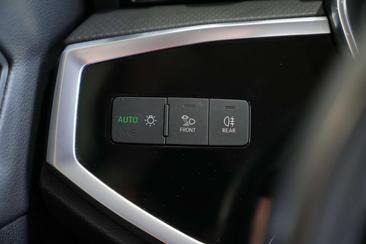 Audi Q3 45 TFSI E — photo 32