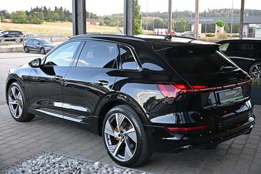 Audi E-tron S Line Black Edition 55 — photo 2