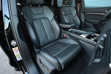 Audi Q8 E-tron S Line 55 E-tron — photo 20