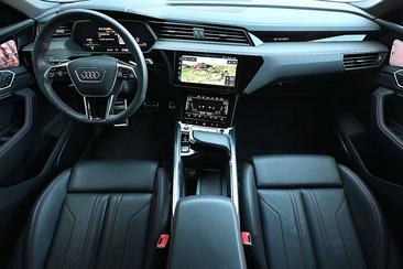 Audi Q8 E-tron S Line 55 E-tron — photo 23