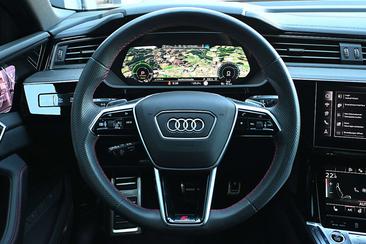 Audi Q8 E-tron S Line 55 E-tron — photo 25