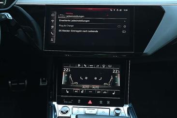 Audi Q8 E-tron S Line 55 E-tron — photo 28