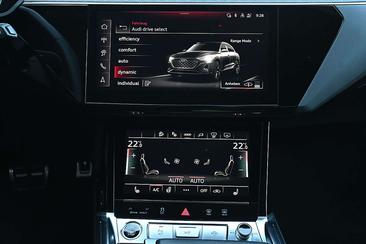 Audi Q8 E-tron S Line 55 E-tron — photo 29