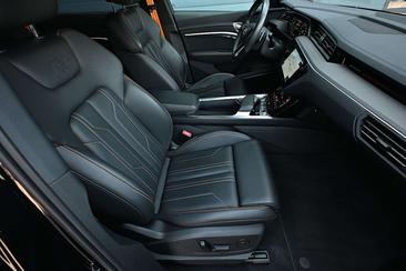 Audi E-tron S Line Black Edition 55 — photo 17