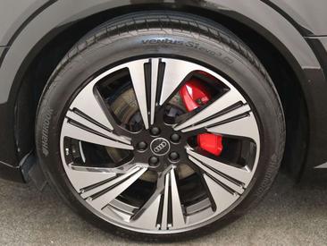 Audi Q8 E-tron S Line 55 — photo 12