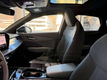 Audi Q3 Sportback S Line 30 TDI — photo 8