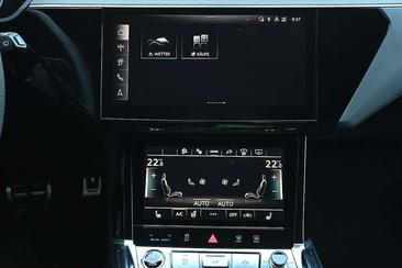 Audi Q8 E-tron S Line 55 E-tron — photo 40
