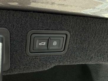 Audi A8 50 TDI — photo 13
