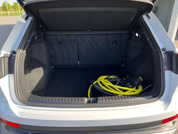 Audi Q4 E-tron S Line 40 E-tron — photo 12