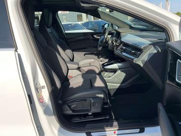 Audi Q4 E-tron S Line 40 E-tron — photo 13