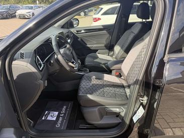 Volkswagen T-Roc R-Line — photo 17
