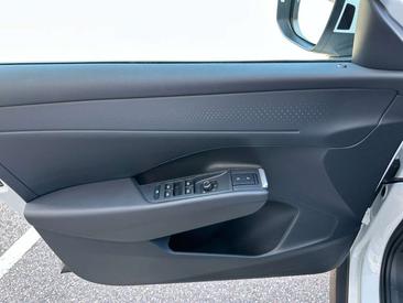 Volkswagen T-Roc ETSI R-Line — photo 13