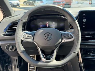 Volkswagen T-Roc R-Line — photo 11