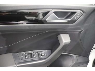 Volkswagen T-Roc R-Line — photo 14
