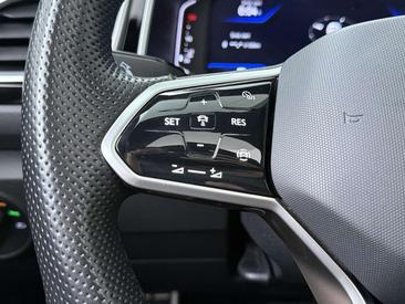 Volkswagen T-Roc R-Line — photo 6