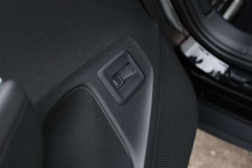 Volkswagen T-Roc ETSI R-Line — photo 34