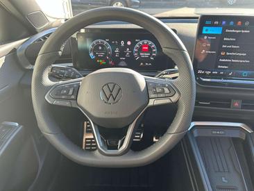 Volkswagen T-Roc R-Line — photo 8