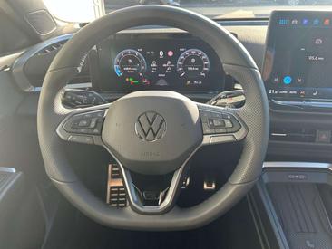 Volkswagen T-Roc R-Line — photo 8