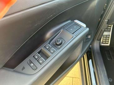 Volkswagen T-Roc R-Line — photo 11