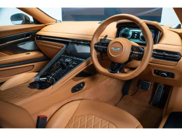 Aston Martin DB12 V8 — photo 3
