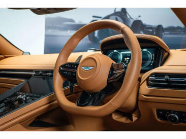 Aston Martin DB12 V8 — photo 10
