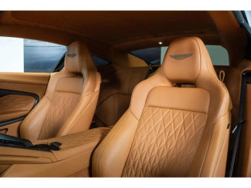 Aston Martin DB12 V8 — photo 12