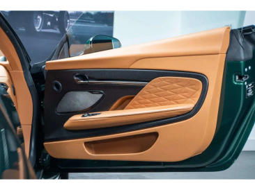 Aston Martin DB12 V8 — photo 28