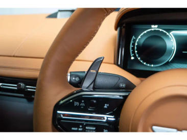 Aston Martin DB12 V8 — photo 39
