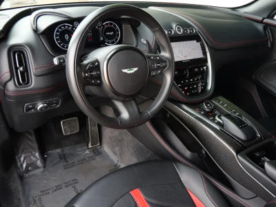 Aston Martin DBX 707