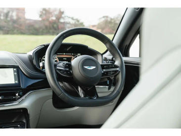 Aston Martin DBX 707 — photo 6