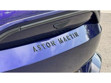 Aston Martin Vantage V8 — photo 20