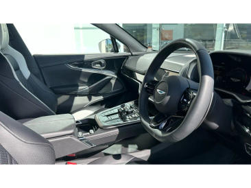 Aston Martin DBX 707 — photo 3