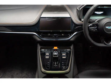 Aston Martin DBX 707 — photo 11