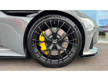 Aston Martin DB12 V8 — photo 4